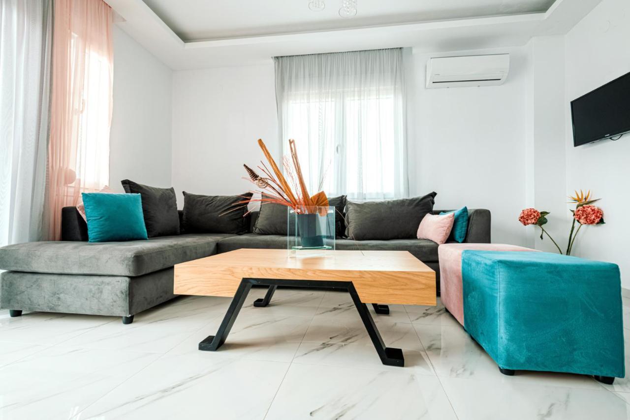 Design Suites Efharis เนอาเปรามอส ภายนอก รูปภาพ