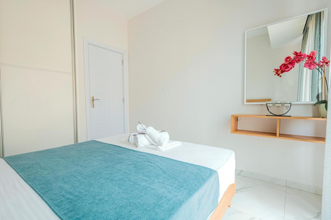 Design Suites Efharis เนอาเปรามอส ภายนอก รูปภาพ