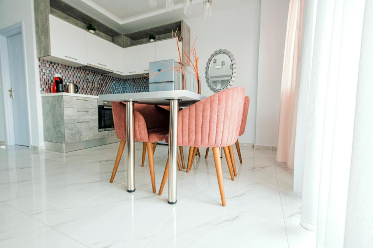 Design Suites Efharis เนอาเปรามอส ภายนอก รูปภาพ