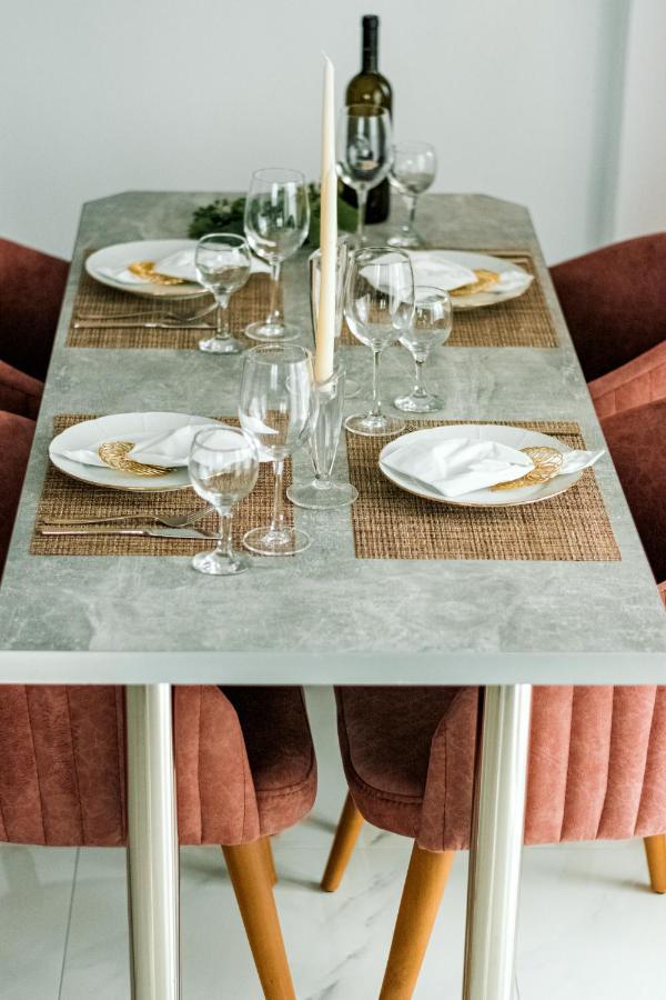 Design Suites Efharis เนอาเปรามอส ภายนอก รูปภาพ